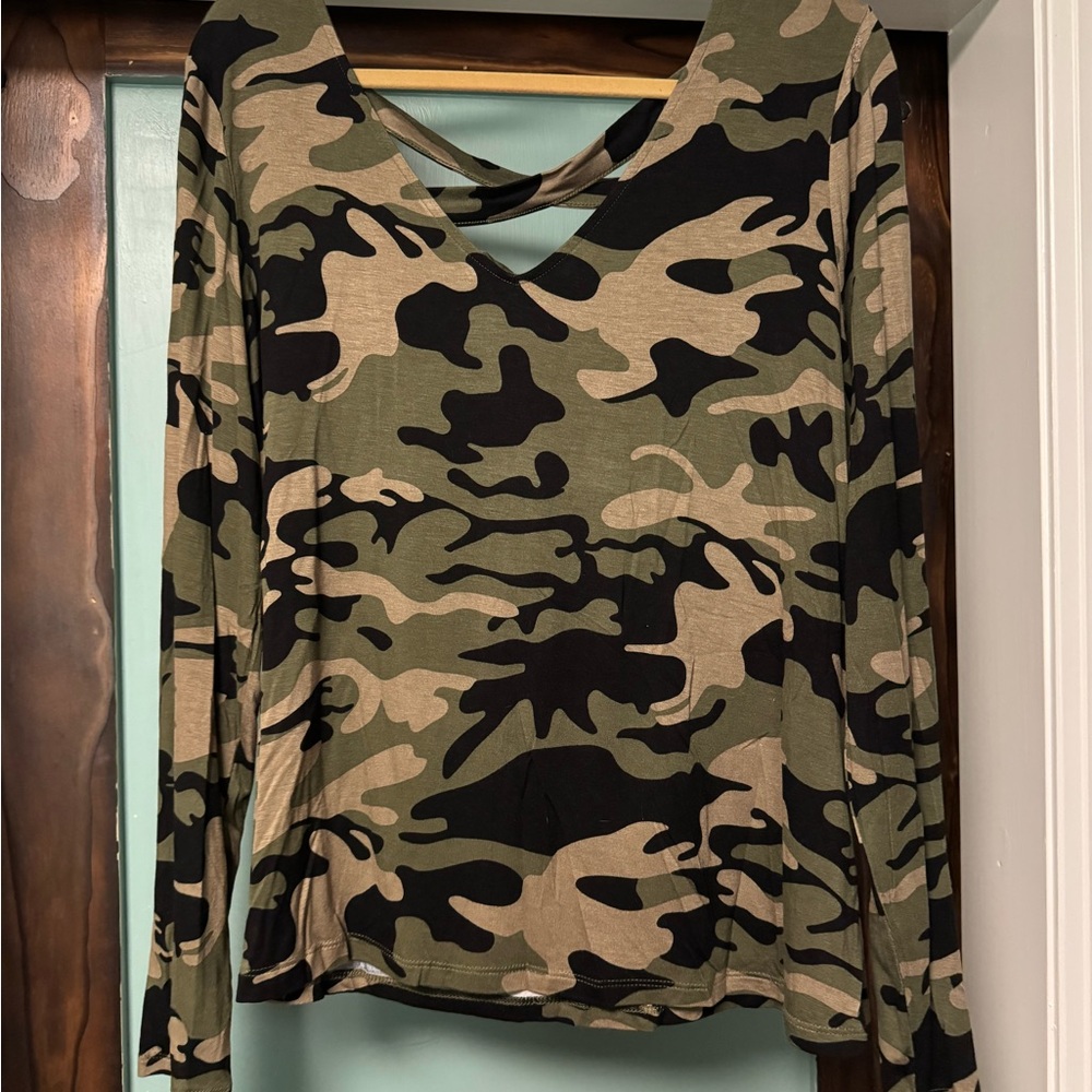 Rock & Republic Camouflage Long Sleeve V-Neck Top